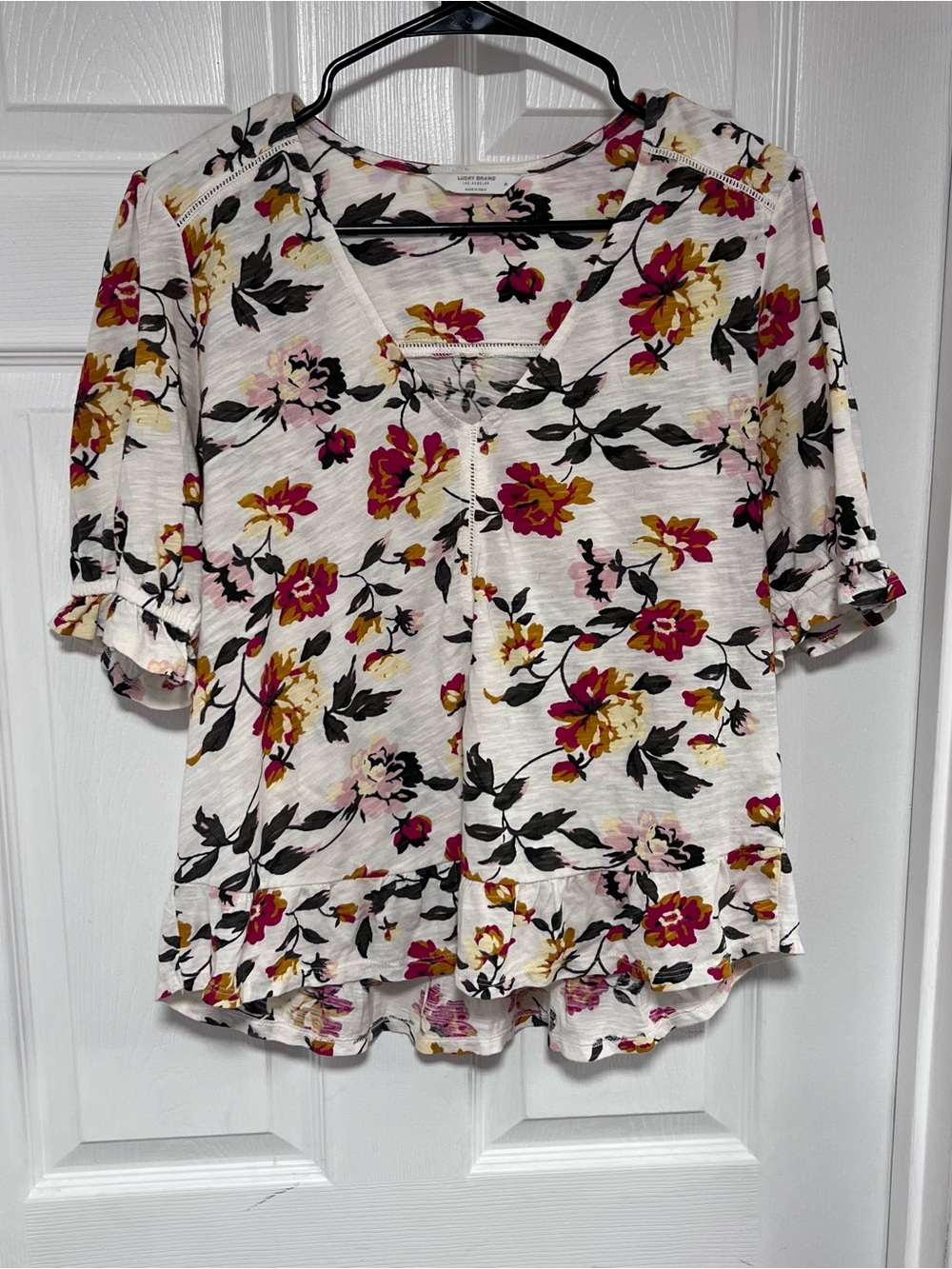 Lucky Brand White Floral V-Neck Ruffle Hem Blouse Pink & Mustard Flowers Size M